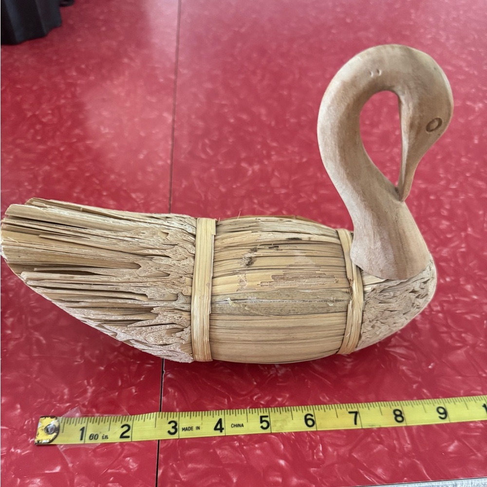 Vintage handcrafted swan figure -1980’s - made in Philippines. - Picture 2 of 7
